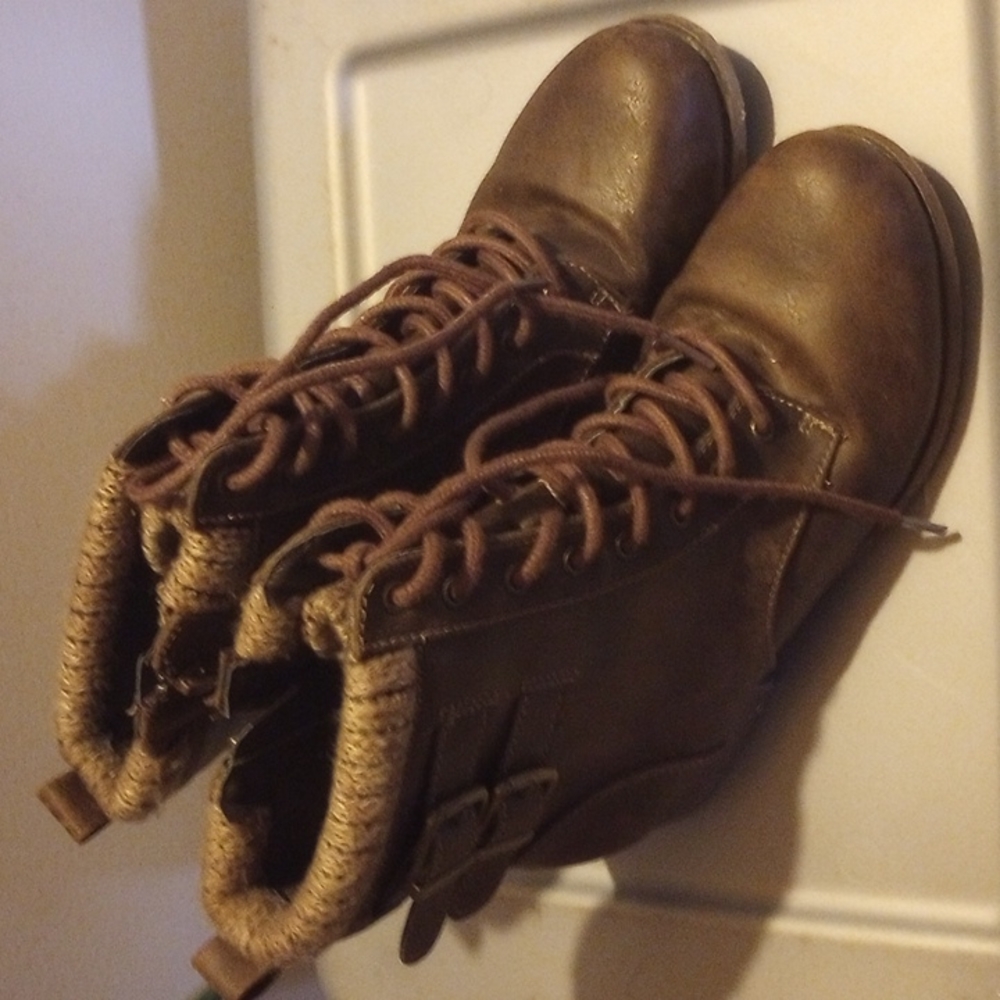 Pop Boots With Straps & Zippers Size 8M